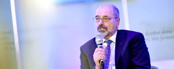 Generalni direktor RTV Slovenija  Igor Kadunc pravi, da bi po 
predlogu sprememb zakonodaje RTV izgubila vsaj 17 milijonov 
evrov, peridobila pa zgolj 2,5 milijona.