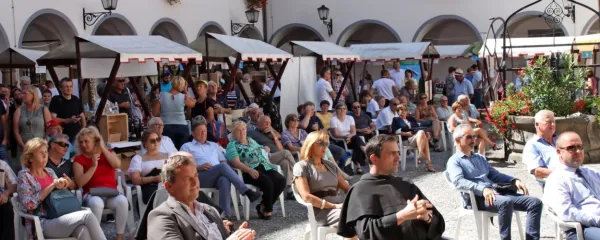 Tako kot vselej, je prireditev Dobrote slovenskih kmetij potekala v 
minoritskem samostanu na Ptuju. Razlika je bila v terminu, 
običajno je spomladi, letos je bila v začetku septembra.