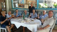 Del ekipe Društva Gušto 2000  na vsakodnevnem sestanku ob enih v gostilni Valmarin