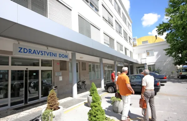 Pacienti z obeh strani meje se bodo za začetek na 21 storitev na čezmejnem območju lahko prijavili 
z enim klikom. 