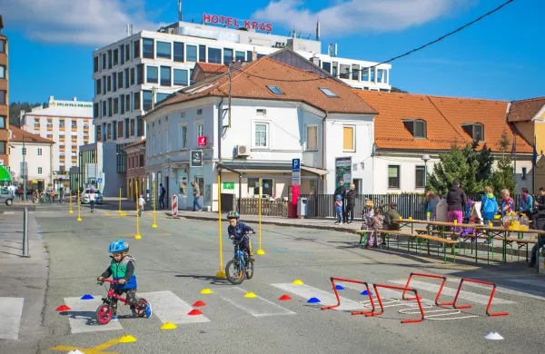 Tržaško cesto bodo tudi letos za eno popoldne namesto pločevine zasedli šport, glasba, ples in zabava.