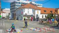 Tržaško cesto bodo tudi letos za eno popoldne namesto pločevine zasedli šport, glasba, ples in zabava.