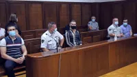 Gregor Setnikar (prvi z leve),  Aris Alibašić   (tretji z leve)   in 
Aleksander Vettorazzi (prvi z desne) se  danes niso zagovarjali.  