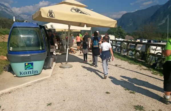 Odslužene gondole niso končale na odpadu, uporabljajo jih 
domačini za trženje domačih dobrot.