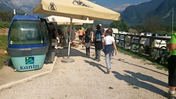 Odslužene gondole niso končale na odpadu, uporabljajo jih 
domačini za trženje domačih dobrot.