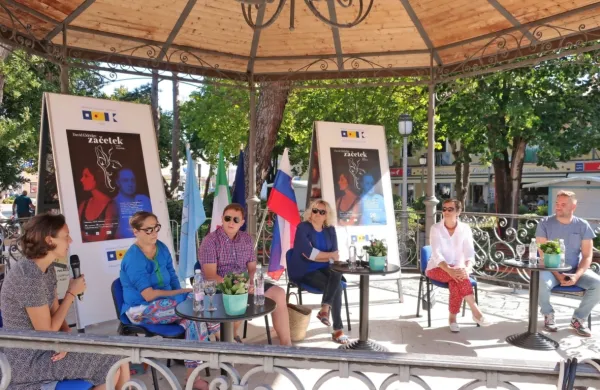  Novo predstavo Začetek in povezovanje kulture so včeraj predstavili  v parku  Pietro Coppo v Izoli.