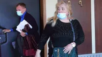 Nataša Fabris  z odvetnikom Francijem Matozom  na seji  višjega 
sodišča v Kopru