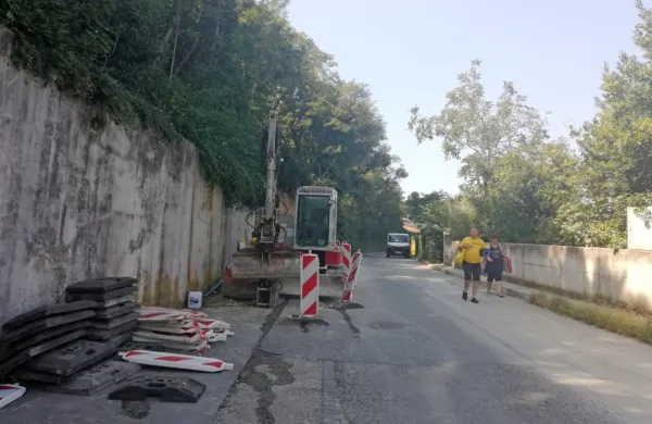 V Fiesi pločnika in javne razsvetljave še nikoli niso imeli, zato se veselijo del, ki jih bodo sklenili konec 
oktobra. 