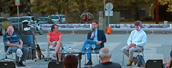    Na razpravi so sodelovali (z leve) Branko Marušič, Nevenka Troha, 
Luka Lisjak Gabrijelčič in Jernej Šček.



