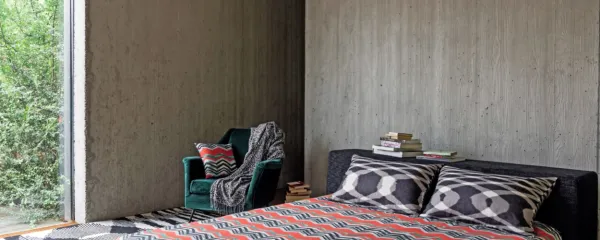 Posteljnina s pečatom prepoznavnih vzorcev znane modne hiše 
Missoni.