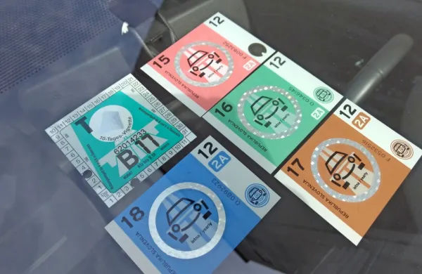 Vetrobranska stekla v prihodnjih letih ne bodo več zbirališča 
odsluženih vinjet, saj naj bi klasične predvidoma kupili le še 
enkrat.