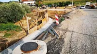 Cesto na odseku med pokopališčem Sv. Brida in krožiščem v 
Kolombanu bodo razširili in zgradili kolesarsko in pešpot.
