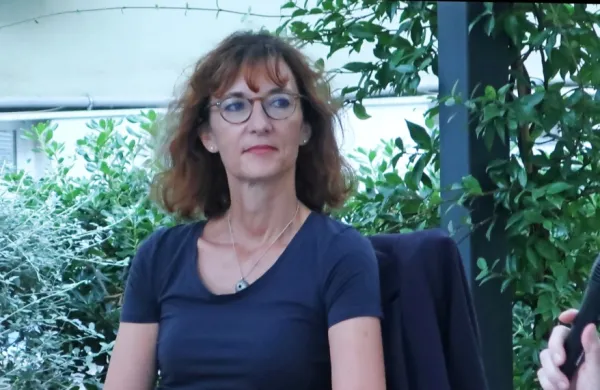 Veronika Simoniti v pogovoru z Jasno Čebron na Vrtu knjige