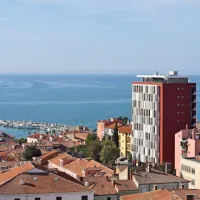 V nedeljo dopoldne bo voden ogled stolpnice Tomos v središču 
Kopra.