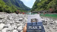   Boštjan Videmšek:  $@  Plan B - Pionirji podnebnega boja s podnebno krizo in prihodnost mobilnosti, fotografije: Matjaž Krivic, 
UMco, 263 strani, cena 26,90 evra