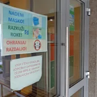 Učenci se v ponedeljek vračajo v šolo