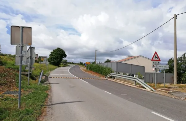 Cesto Šared-Nožed naj bi  občina  urejala prihodnje leto - prav na željo občanov.  