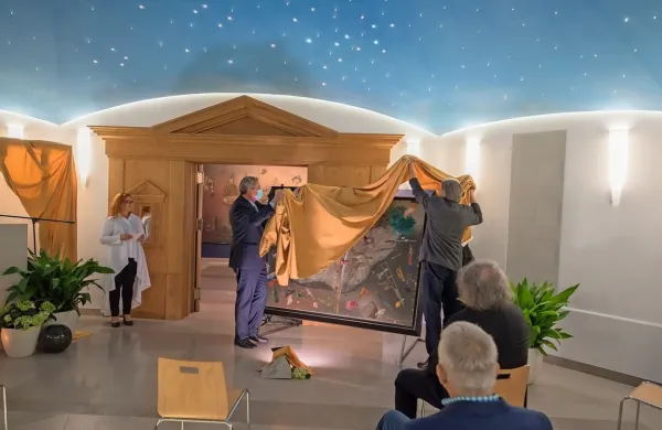    Sporočilo miru so letos s Cerja poslal skozi kulturo - z odkritjem 
nove slike Rudija Španzla.