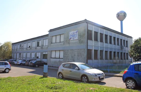 Od prodaje zemljišč blizu nekdanje Mipove upravne stavbe bi šel 
del denarja tudi nekdanjim zaposlenim.