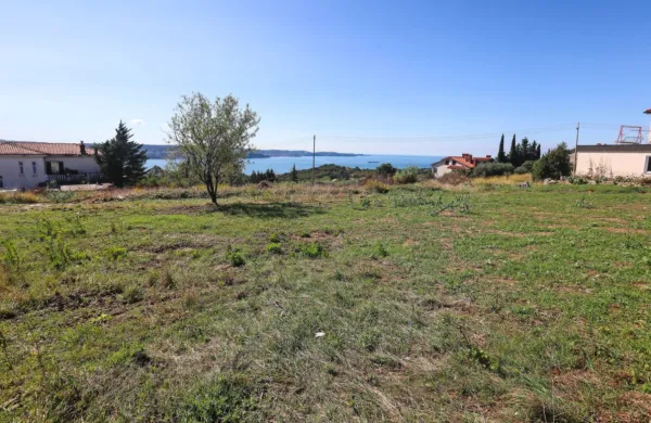 Parcele na Kolombanu imajo lep razgled na precejšen del slovenskega morja. 