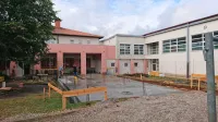 Ob komenski osnovni šoli so začeli zidati novo šolsko kuhinjo. 