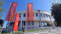 Nekaj odpovedi bo najbrž tudi v koprskem delu Generalija, kjer je 
skupaj 271 zaposlenih. 