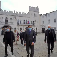 Borut Pahor obiskal koprsko stolnico in gledališče