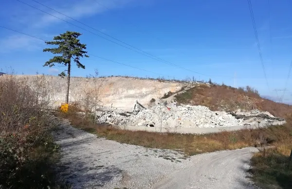 Največ nezazidanih poslovnih površin v divaški občini ima podjetje Kolektor CPG v kamnolomu v Lažah. 