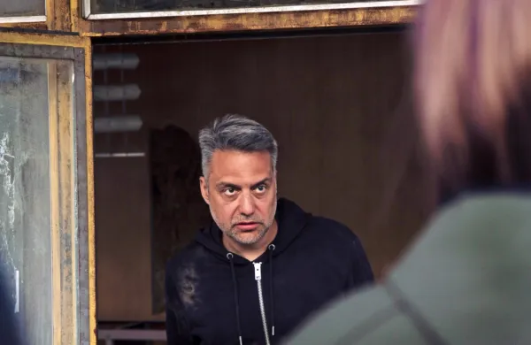 Nagrado, poimenovano po Darku Bratini,  bo prejel Srdan Golubović,  ki v filmih portretira kruto resničnost posttranzicijske družbe.  