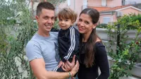   “Kris je danes povsem drugačen otrok, poln energije,” pravita 
dečkova starša Ana Jerak in Matteo Zudich.