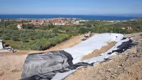 Nekdanje izolsko odlagališče na Baredih septembra lani, preden 
so ga do 31. oktobra  sanirali in zaprli  skladno z zahtevami  agencije 
za okolje.    