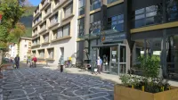 Po osmih letih od izgradnje doma upokojencev so varovanci končno dobili nekaj varne površine za gibanje.