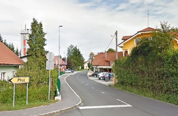 Pri gostinskem lokalu Caffe Zeko pri Zavrču naj bi Primorki 
“pobrali” tri tujce brez dokumentov za vstop v Evropsko unijo. 
