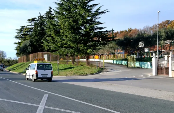 Novi ravnatelj ali ravnateljica Osnovne šole Dekani naj bi delo 
začel(a) 1. junija prihodnje leto.