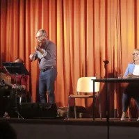 Nekatere izmed doslej še neobjavljenih plesnih viž je Marino 
Kranjac s sopotnikoma iz Vruje predstavil na sobotni prireditvi v 
dekanskem zadružnem domu.