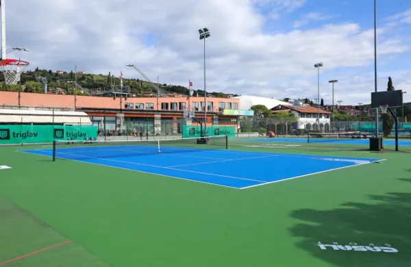 Za športni center in tenis igrišča bi Terme Čatež rade iztržile pet 
milijonov evrov. 