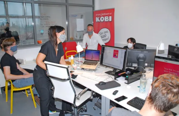 Mobilna aplikacija Kobi, ki so jo razvili v zagonskem podjetju
Hopalai, pomaga otrokom pri zgodnjem učenju branja.