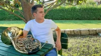   Sebastijan Buda iz Komna rog igra uro ali dve prav vsak dan.