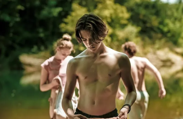 V tekmovalnem programu je film tržaškega režiserja Martina 
Turka Ne pozabi dihati.  