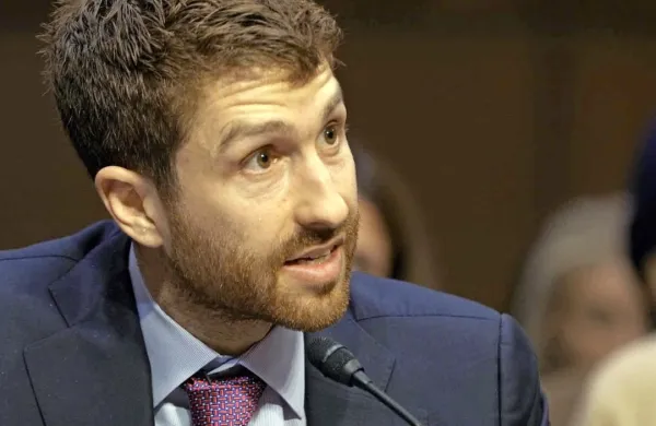 Tristan Harris, tako imenovana vest Silicijeve doline, zadnja leta 
vodi Center za humane tehnologije in se bori proti zlorabam na 
spletu.