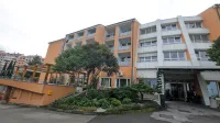 Obiski v ODU Koper so trenutno dovoljeni, a le s predhodno 
telefonsko najavo in praviloma le enkrat na teden za posameznega  
stanovalca.