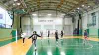 V ŠC že intenzivno trenirajo, tudi kotalkarice KK Kristal. Višje cene 
pa skrbijo klube, ki upajo na dogovor. Župan ga ne izključuje. 