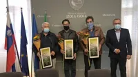 Markočič z nagrajenimi oljkarji, Zdenko Hrvatin je  tretji z desne. 