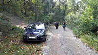 V gozdovih, kjer je promet avtomobilov prepovedan, redarji 
napišejo predlog gozdni inšpekciji, ki ukrepa zoper kršitelja. (Foto: 
Helena Race)