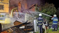 Požar je včeraj zjutraj uspešno pogasilo 19 gasilcev iz Nove Gorice 
in Dornberka.