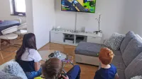 Čeprav bodo dobili zgolj ustno obvestilo o napotitvi v karanteno, 
dolžnosti in pravice tistih, ki bodo v karanteni, ne bodo nič 
drugačne kot doslej.