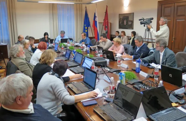 Snemanje občinskih sej z video kamero  v Sežani    