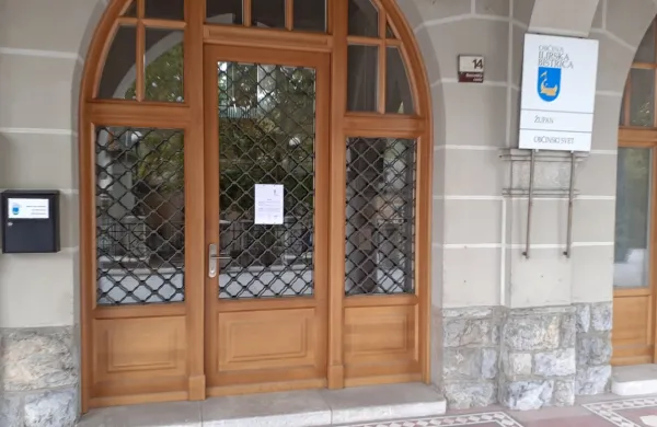 Stavba ilirskobistriške občine je bila včeraj zaradi okužb med 
zaposlenimi za občane zaprta. Do kdaj bo tako,  ni znano.  