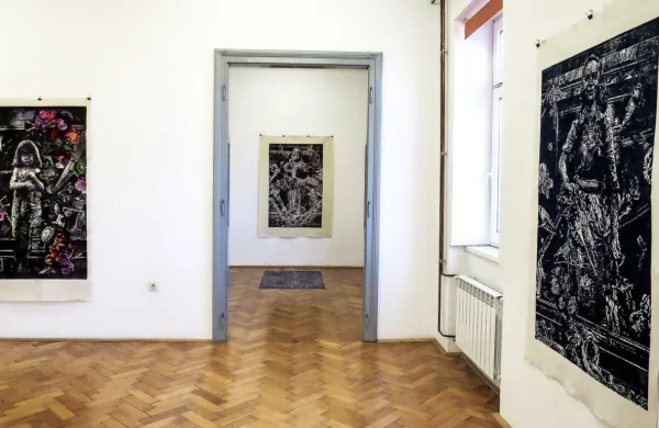  Do 23. oktobra je v Hiši kulture na ogled razstava odtisi/vtisi/zapisi 
Helene Tahir. 