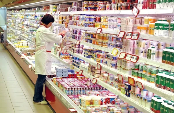 V   Sloveniji več kot 30.000 zaposlenih v trgovini prejema doplačila 
do minimalne plače.